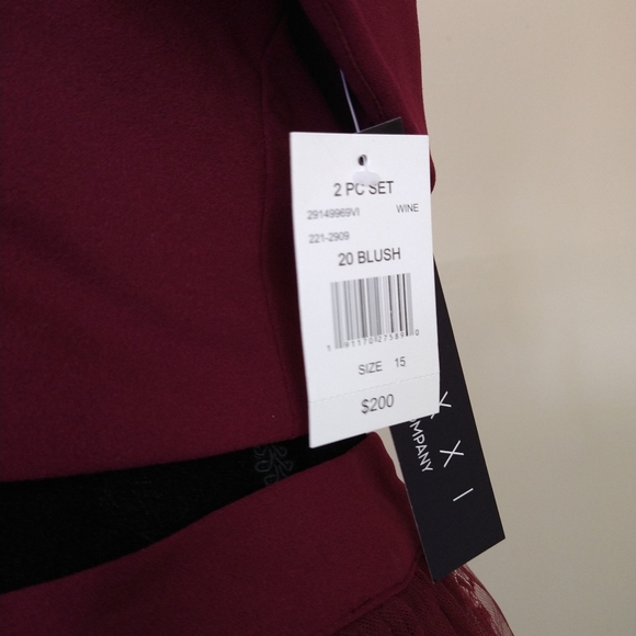 Off the shoulder two piece dress - Picture 7 of 8